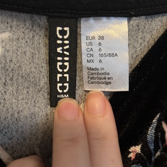 🌸Black Floral Romper - Picture 5 of 5